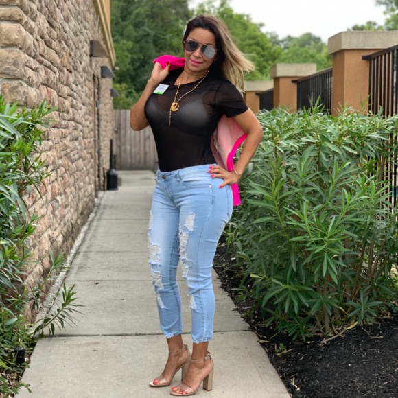 Meet your Posher, Julie - Picture 1 of 1